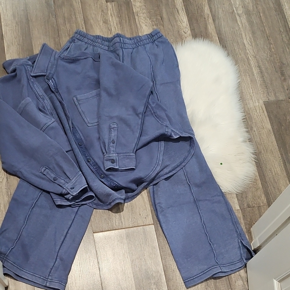 The long shirt is xs and the pants are small. Aerie Textured Blue Lounge Set